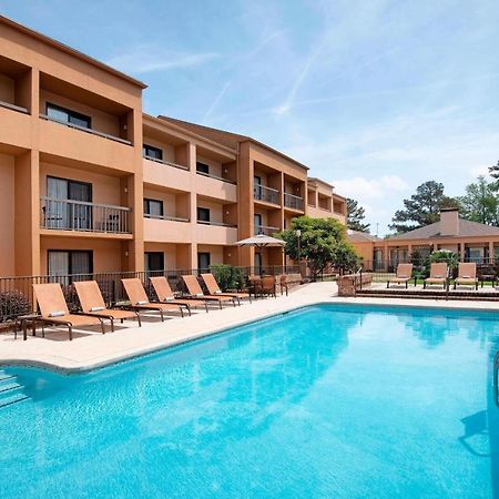 Courtyard By Marriott Savannah Midtown Hotel Exterior photo