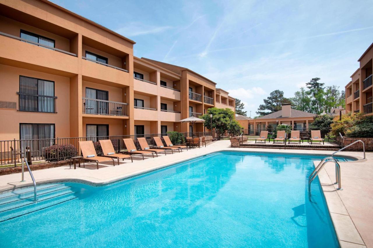 Courtyard By Marriott Savannah Midtown Hotel Exterior photo